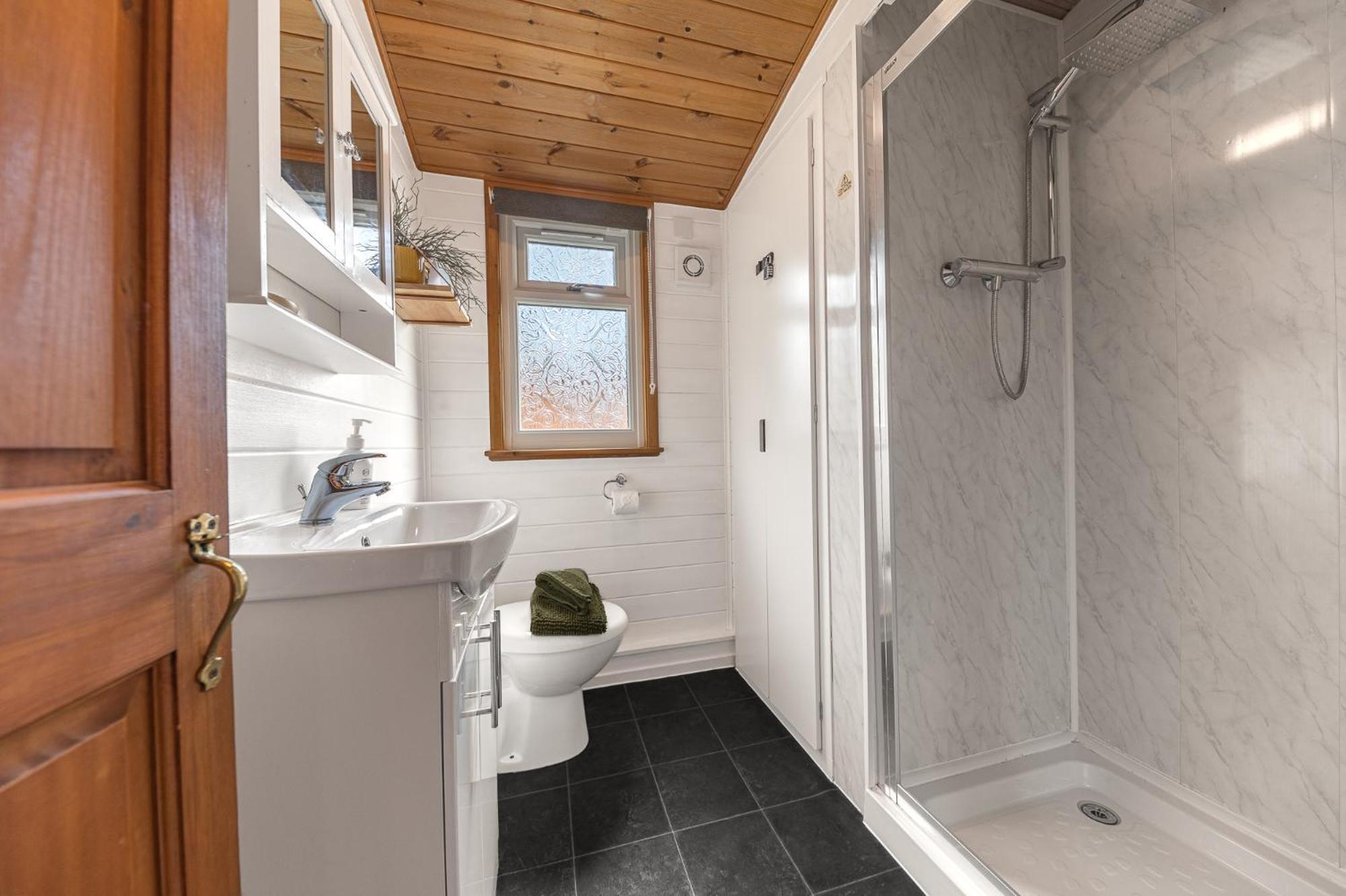 Bowness 45 - 2 Bedroom Lake Windermere Lodge Extérieur photo