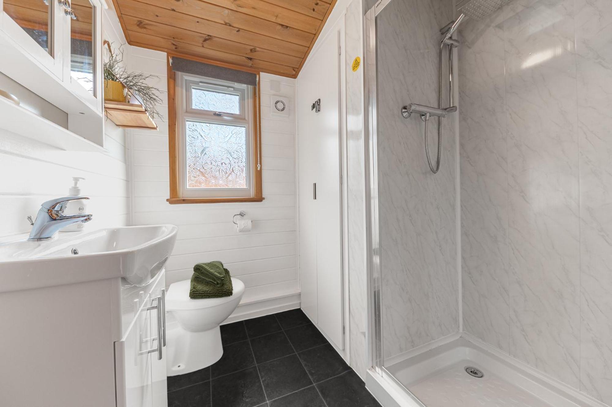 Bowness 45 - 2 Bedroom Lake Windermere Lodge Extérieur photo